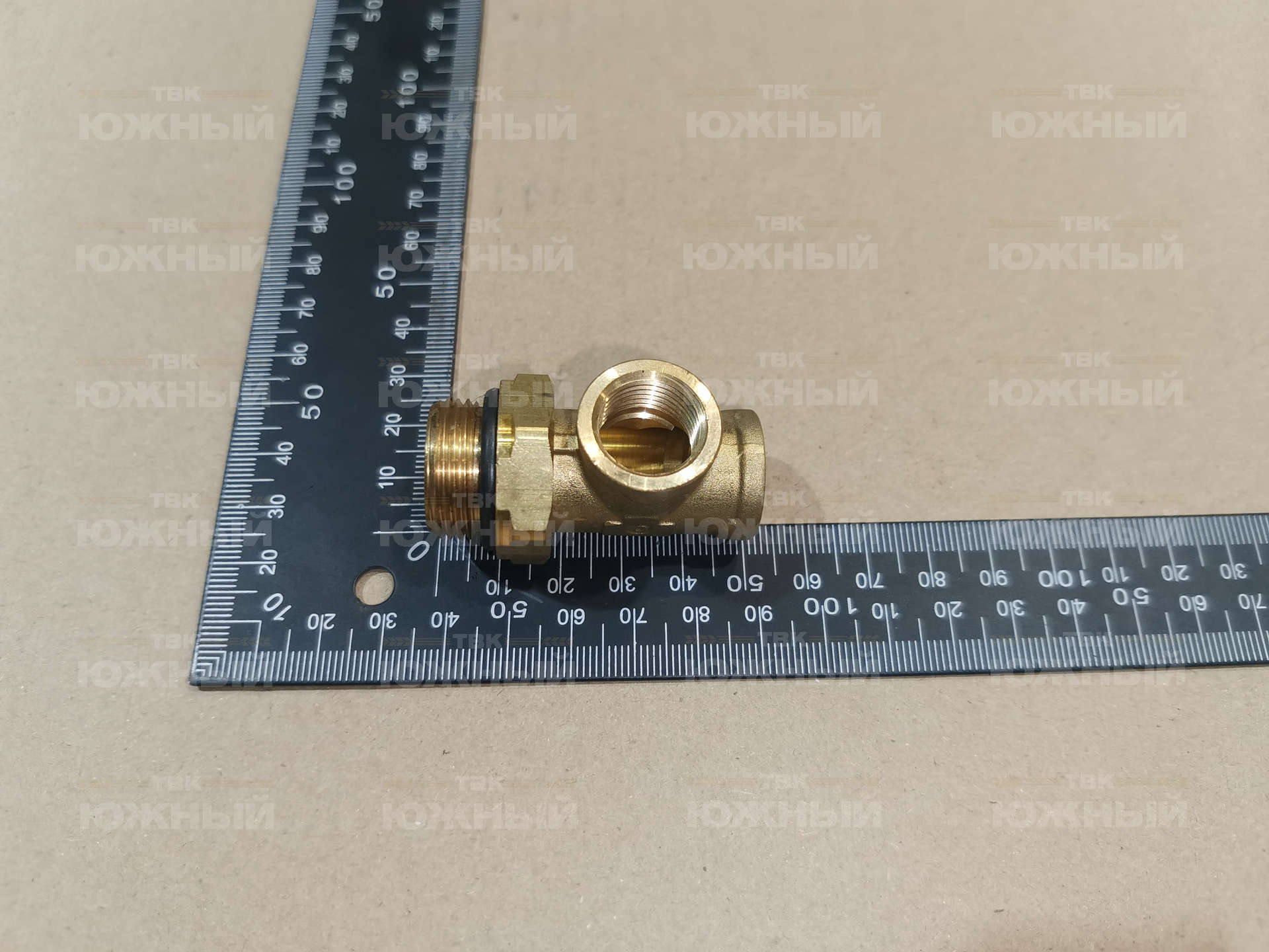 Тройник вертикальный D2072 М16х1,5-М22х1,5 Тройник вертикальный D2072 М16х1,5-М22х1,5