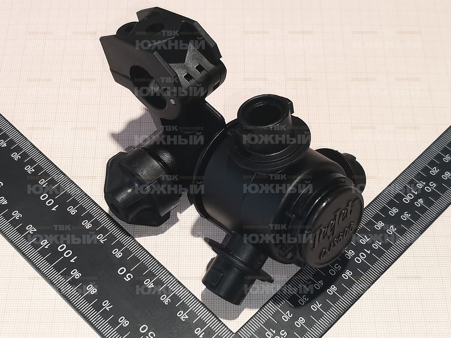 Корпус на 3 распылителя, револьверный, для трубы 1/2", нейлон QJ363C-1/2-NYB Корпус на 3 распылителя, револьверный, для трубы 1/2", нейлон QJ363C-1/2-NYB