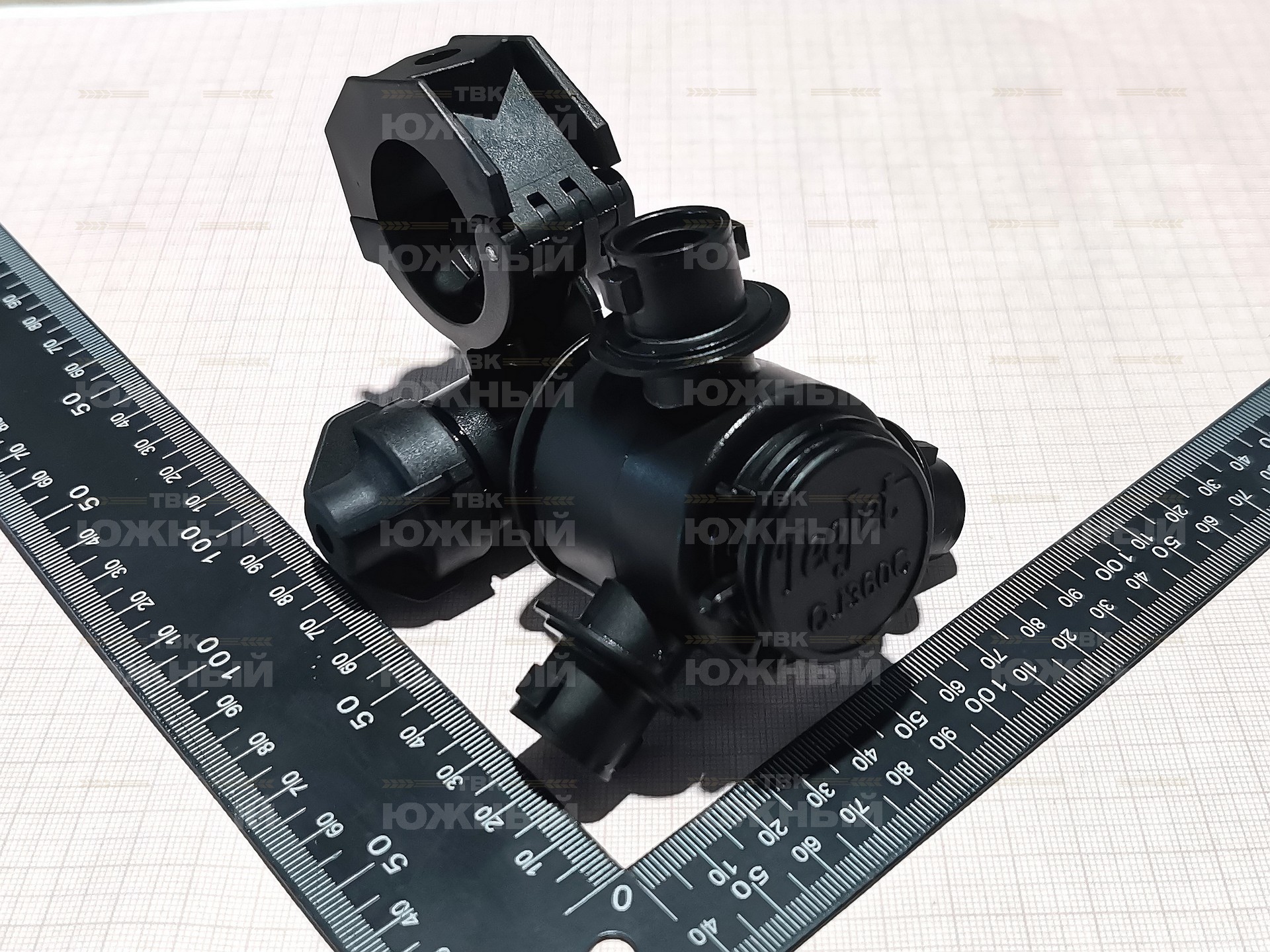 Корпус на 3 распылителя, револьверный, для трубы 1", нейлон QJ363C-1-NYB Корпус на 3 распылителя, револьверный, для трубы 1", нейлон QJ363C-1-NYB